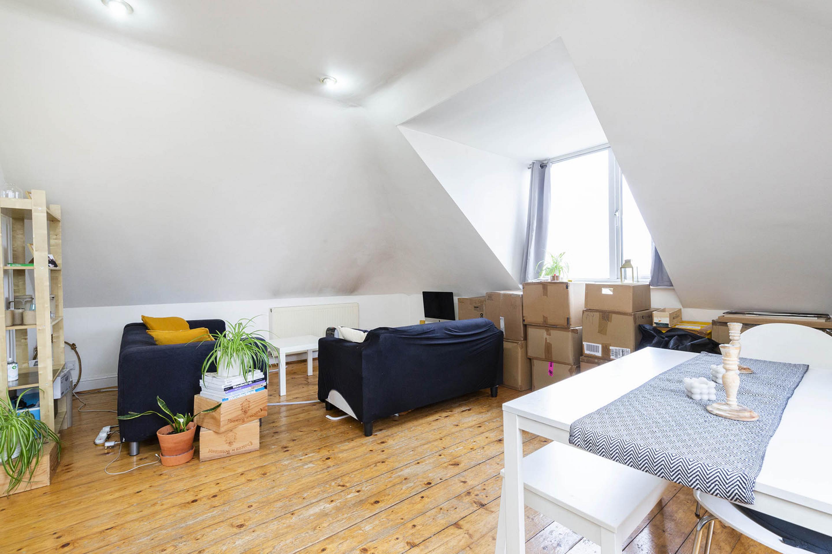 			1 Bedroom, 1 bath, 1 reception House			 Hazelmere Road, Kilburn NW6